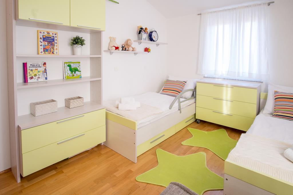 Apartment Ivana 2435 Малинска Экстерьер фото